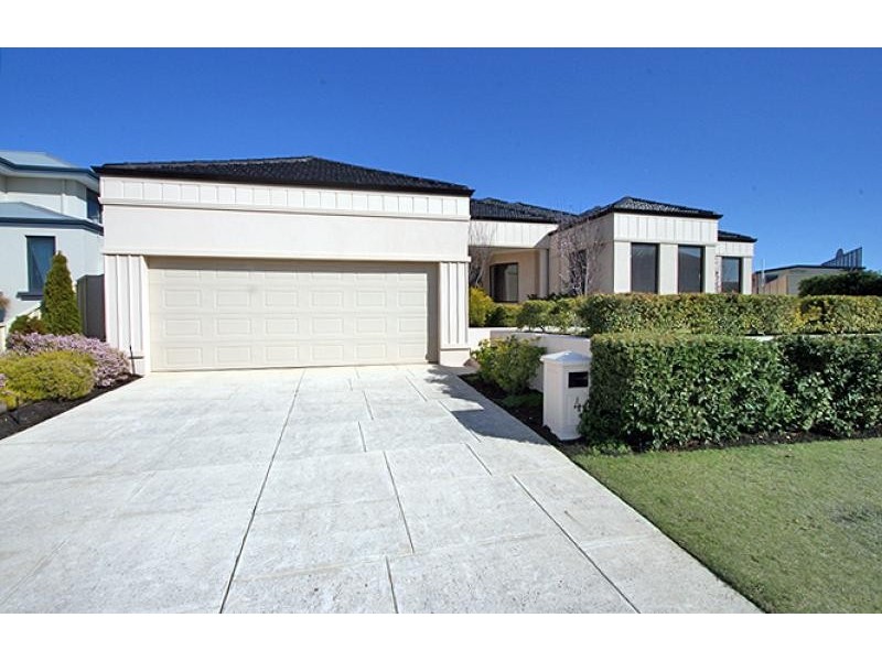 4 Guillardon Terrace, Madora Bay WA 6210