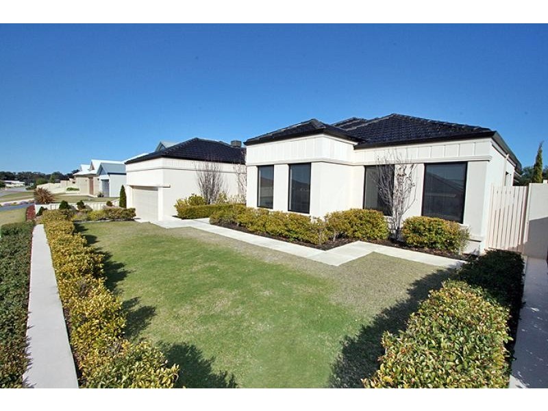 4 Guillardon Terrace, Madora Bay WA 6210