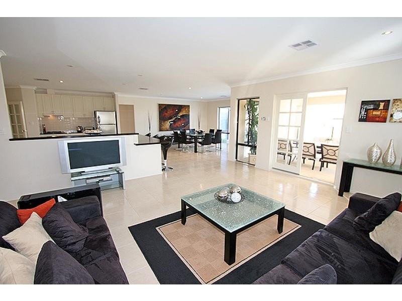 4 Guillardon Terrace, Madora Bay WA 6210