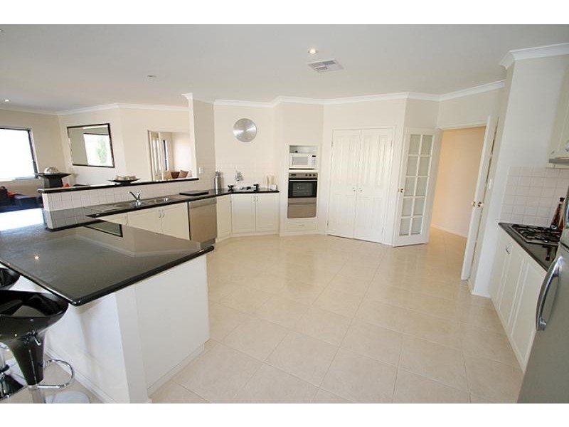 4 Guillardon Terrace, Madora Bay WA 6210