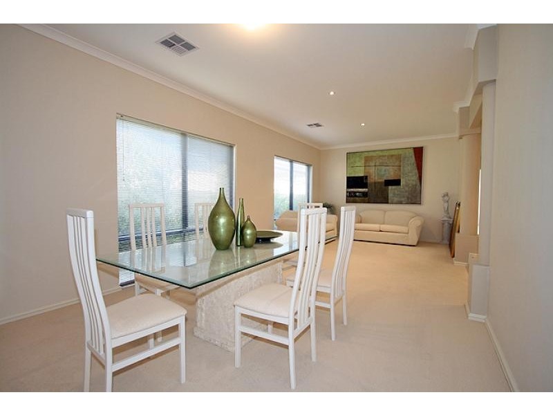 4 Guillardon Terrace, Madora Bay WA 6210