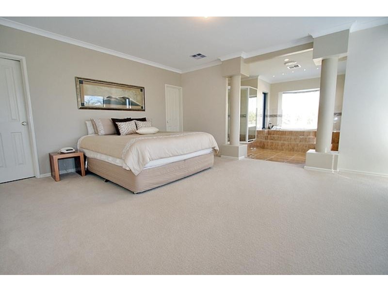 4 Guillardon Terrace, Madora Bay WA 6210