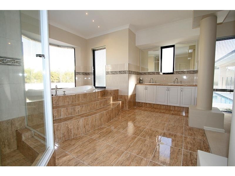 4 Guillardon Terrace, Madora Bay WA 6210