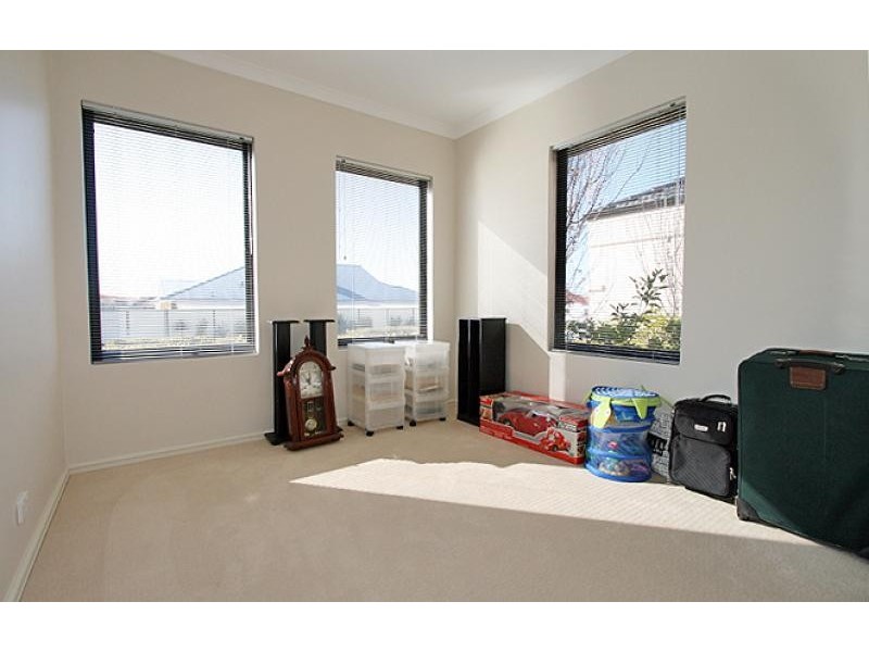 4 Guillardon Terrace, Madora Bay WA 6210