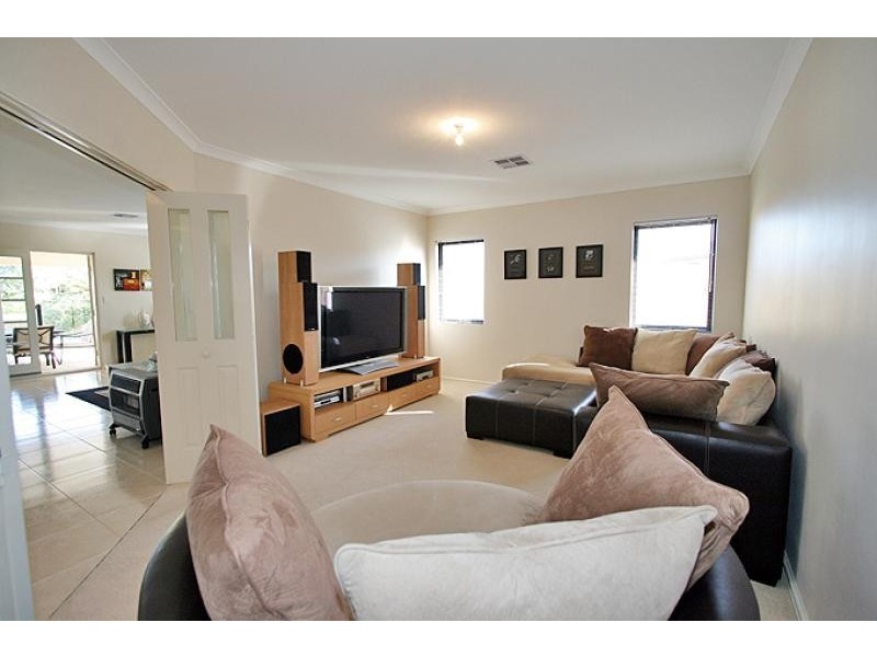 4 Guillardon Terrace, Madora Bay WA 6210