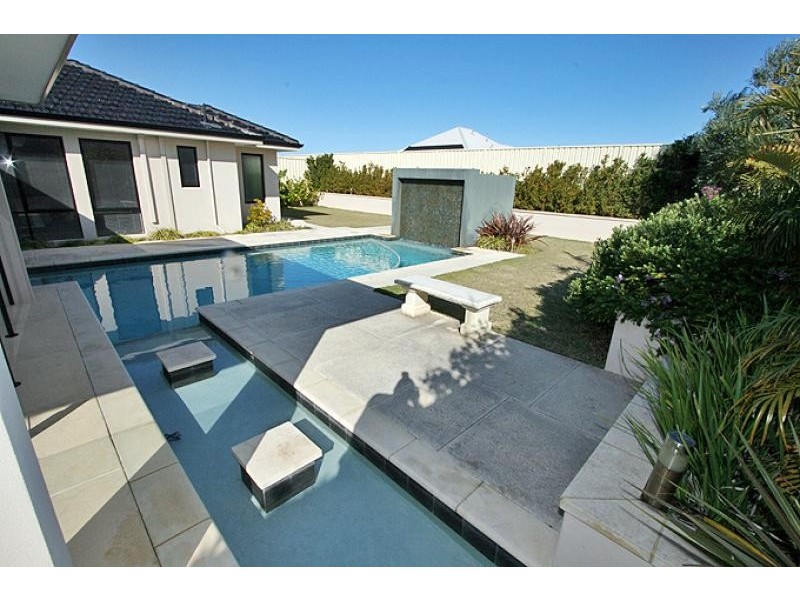 4 Guillardon Terrace, Madora Bay WA 6210