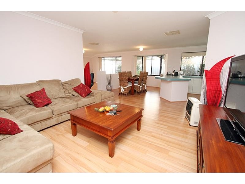 8 Chyverton Corner, Erskine WA 6210