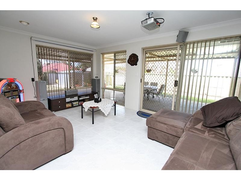 8 Malabor Mews, Halls Head WA 6210