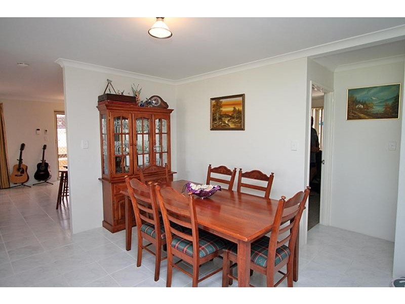 8 Malabor Mews, Halls Head WA 6210