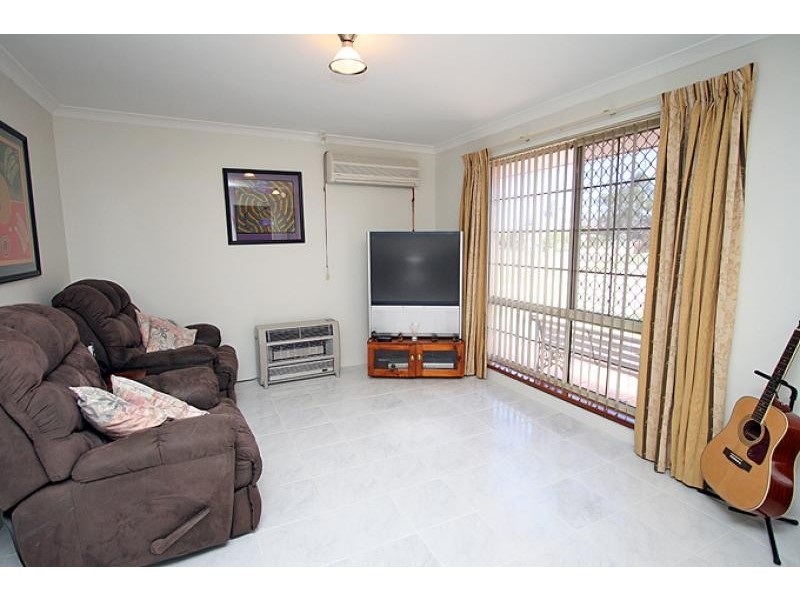 8 Malabor Mews, Halls Head WA 6210