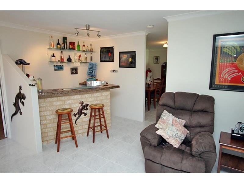 8 Malabor Mews, Halls Head WA 6210