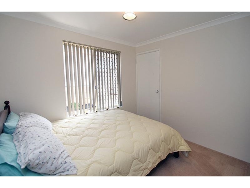 8 Malabor Mews, Halls Head WA 6210