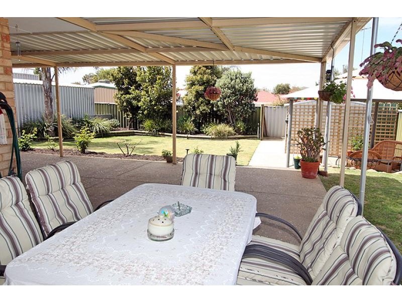 8 Malabor Mews, Halls Head WA 6210