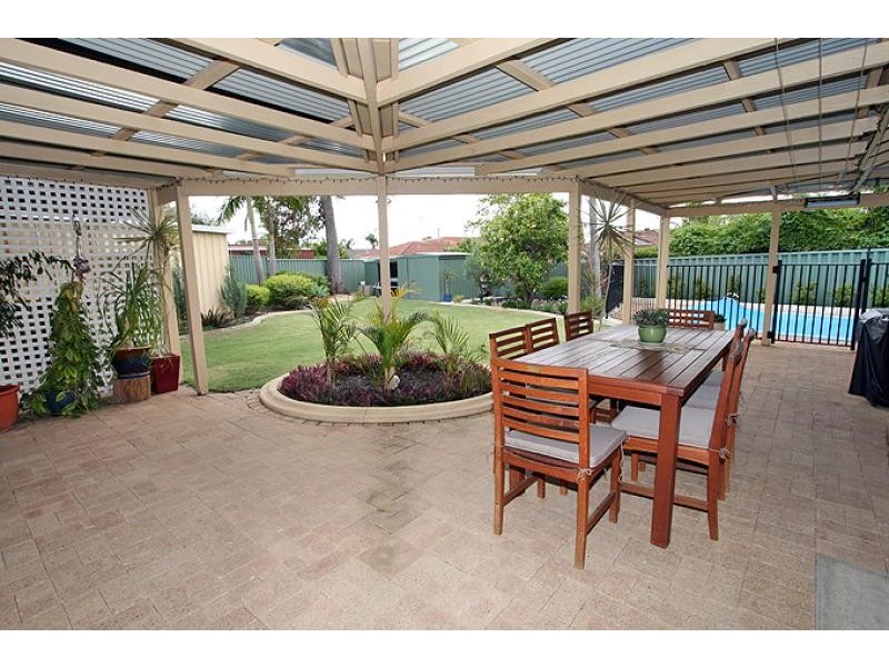 3 Napier Close, Halls Head WA 6210