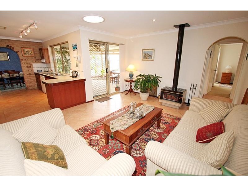 3 Napier Close, Halls Head WA 6210