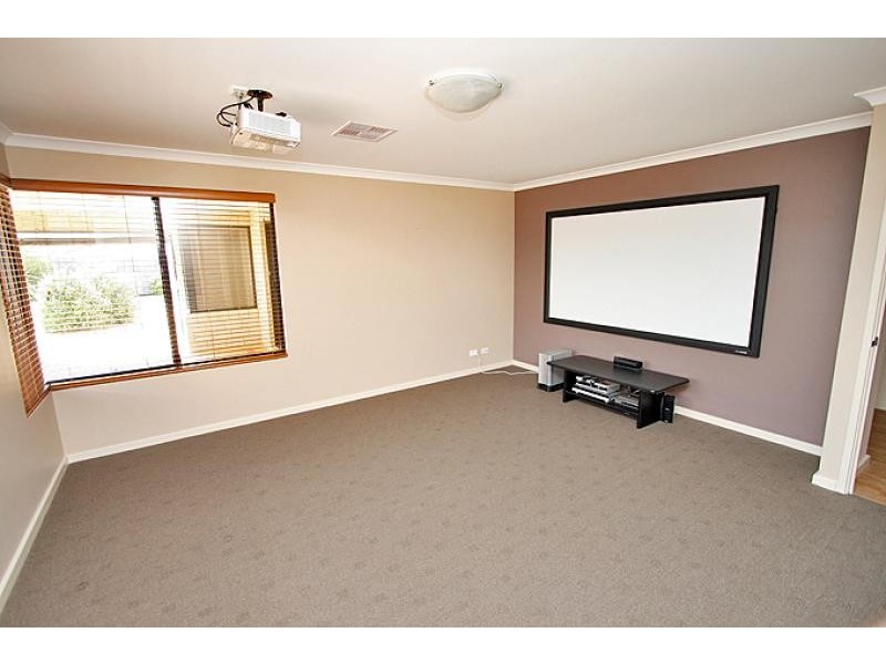 31 Grasshill Grange, Halls Head WA 6210
