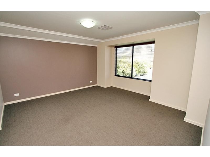 31 Grasshill Grange, Halls Head WA 6210
