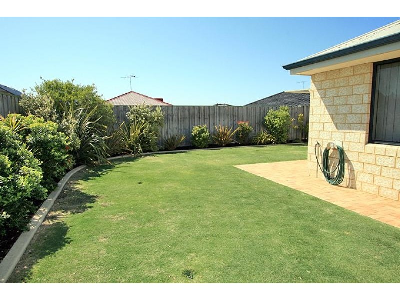 31 Grasshill Grange, Halls Head WA 6210