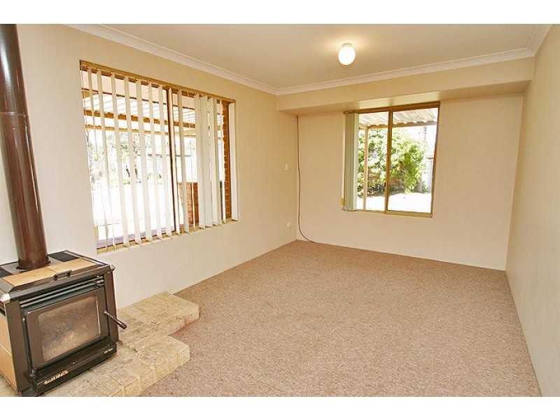 2 Durras Place, Dudley Park WA 6210