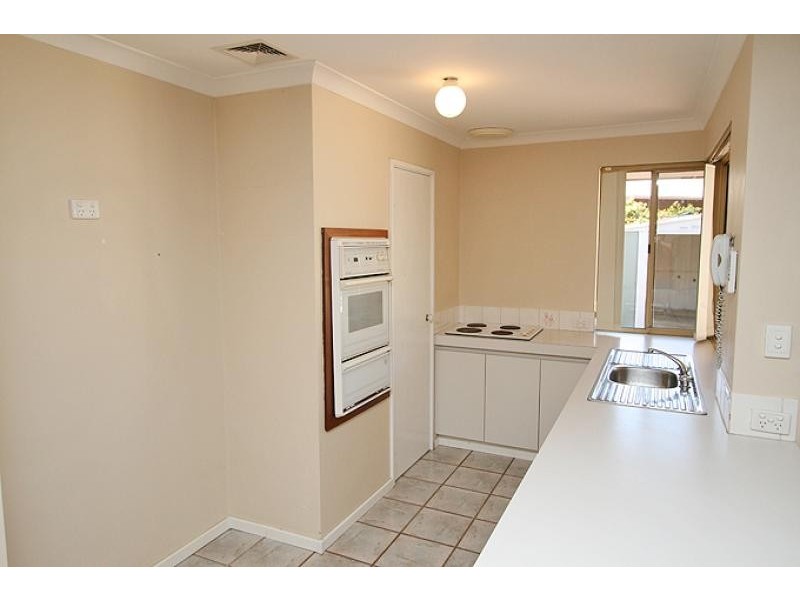 2 Durras Place, Dudley Park WA 6210