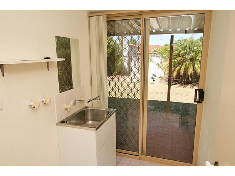 2 Durras Place, Dudley Park WA 6210