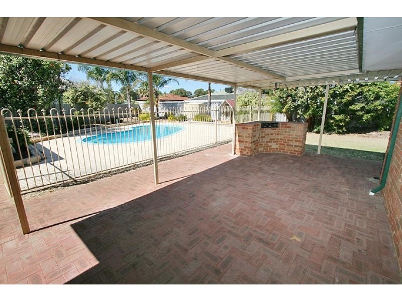 2 Durras Place, Dudley Park WA 6210