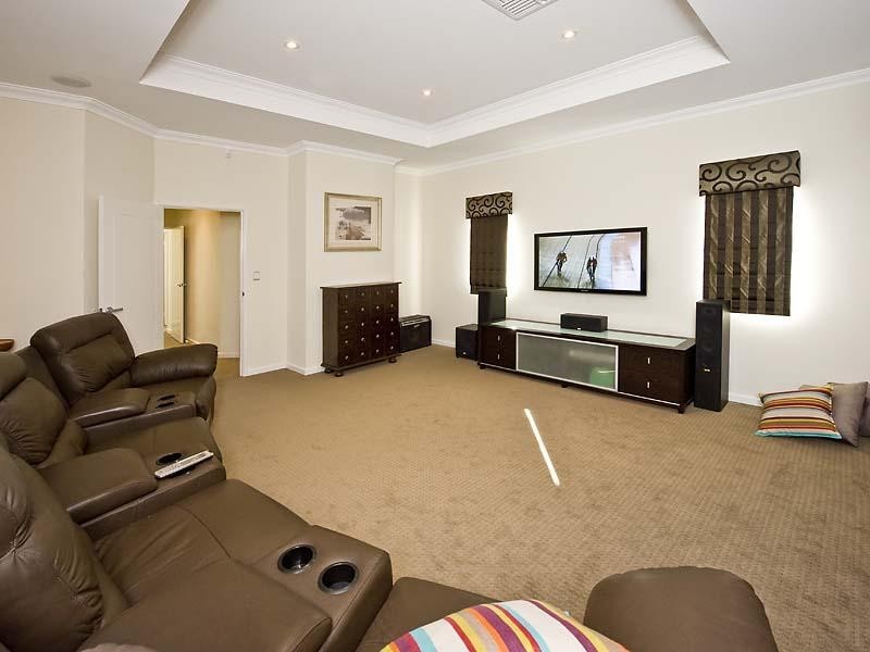 143 Darwin Terrace, Dudley Park WA 6210
