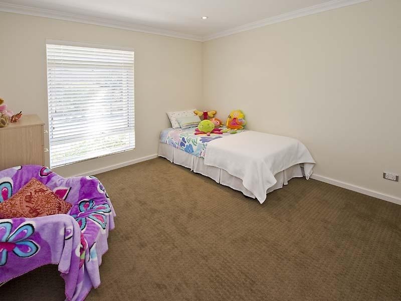 143 Darwin Terrace, Dudley Park WA 6210