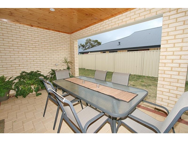 60 Silverton Crescent, Erskine WA 6210