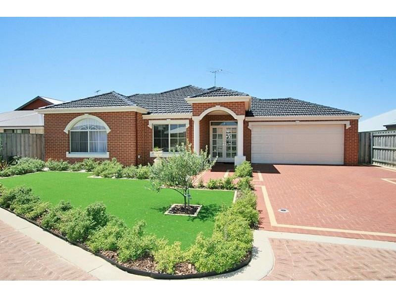25 Grasshill Grange, Halls Head WA 6210