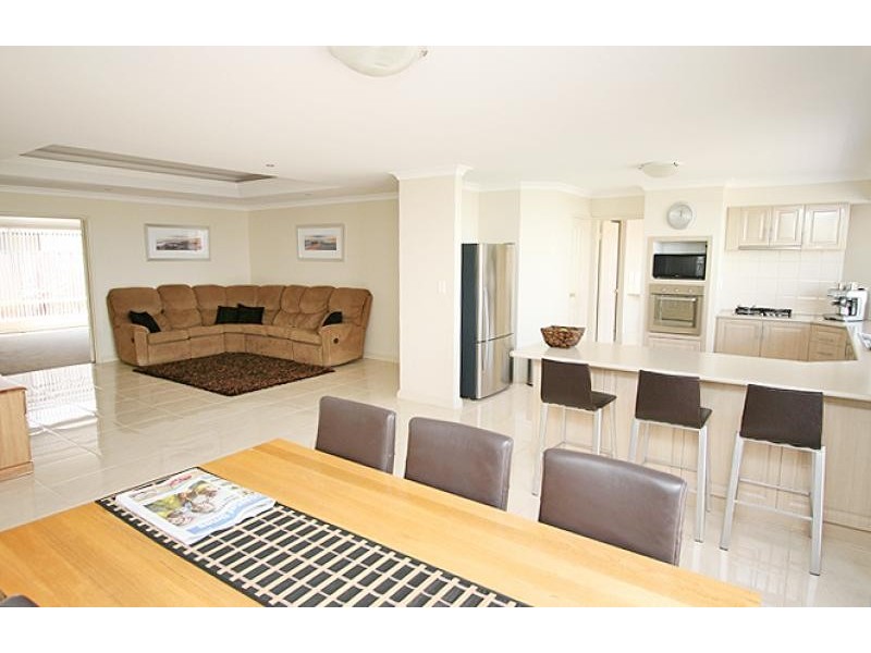 25 Grasshill Grange, Halls Head WA 6210