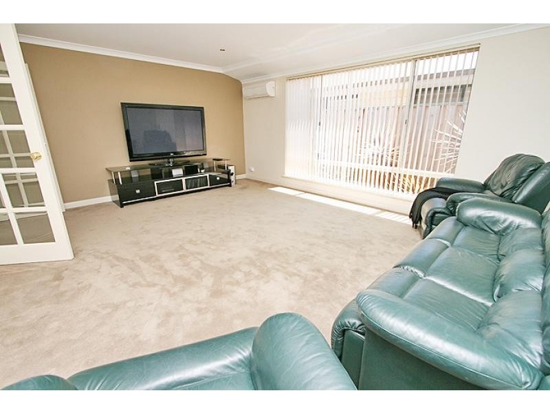 25 Grasshill Grange, Halls Head WA 6210