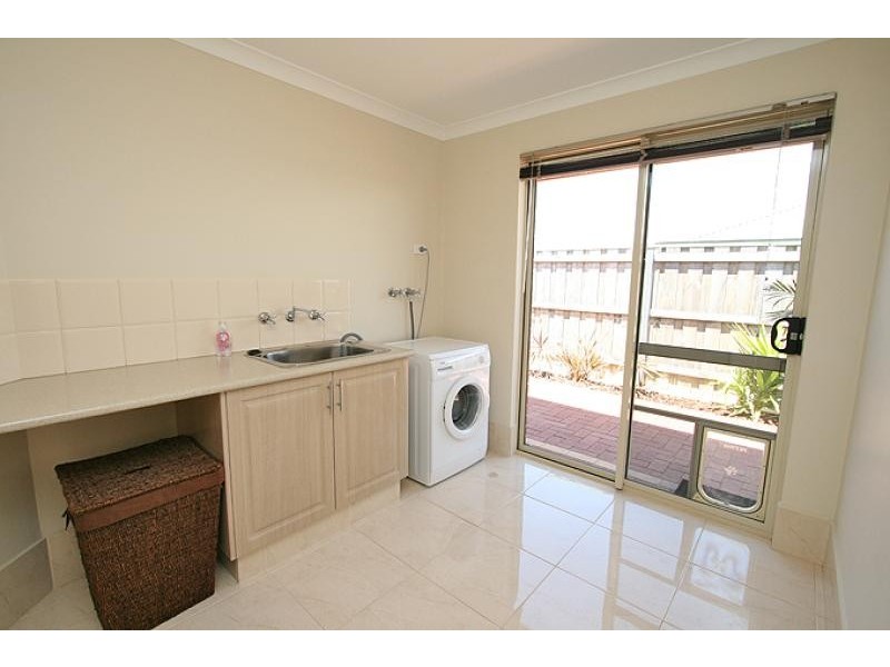 25 Grasshill Grange, Halls Head WA 6210