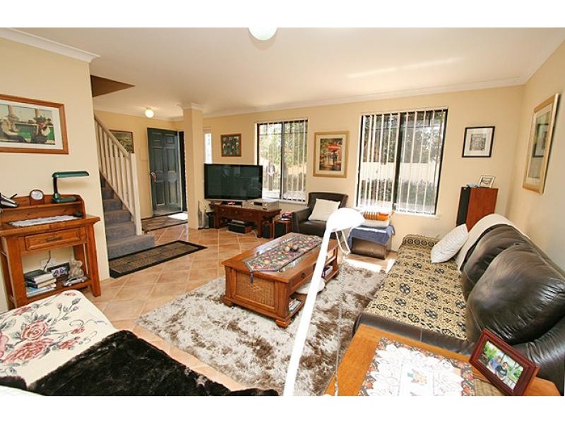 Unit 2/2 Churchill Avenue, Mandurah WA 6210