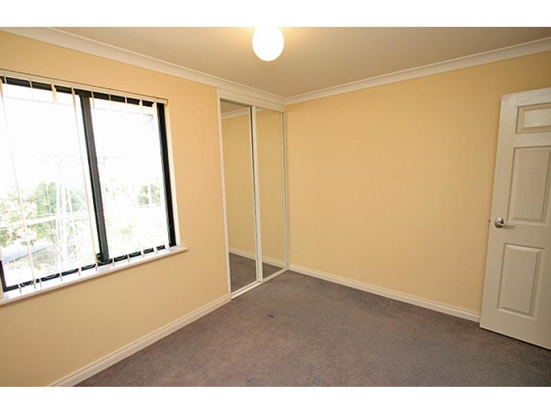 Unit 2/2 Churchill Avenue, Mandurah WA 6210