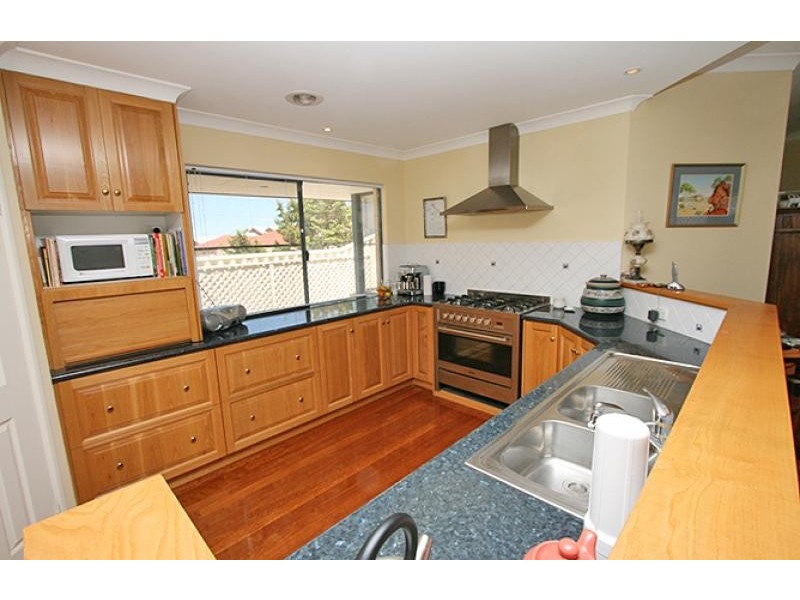 6 Pinnace Court, Halls Head WA 6210