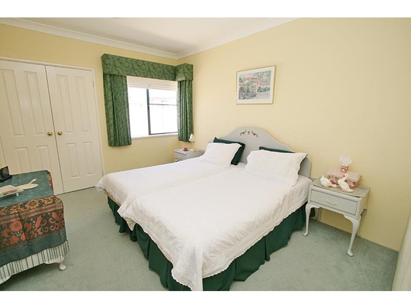 6 Pinnace Court, Halls Head WA 6210