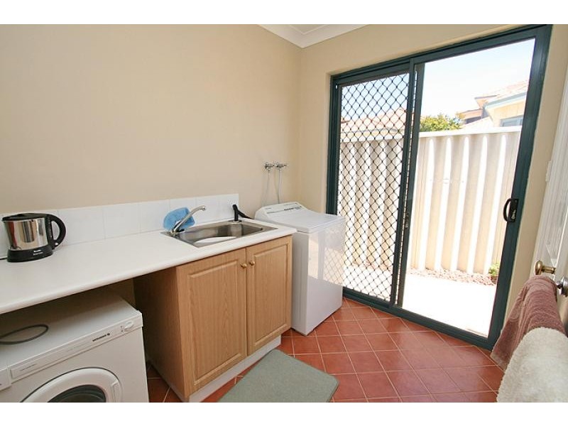 6 Pinnace Court, Halls Head WA 6210