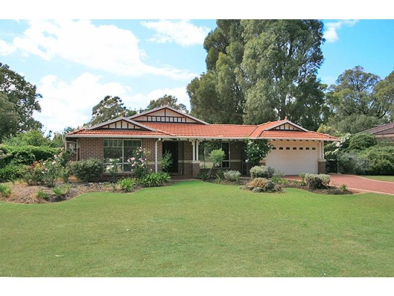 8 Lyndhurst Place, Greenfields WA 6210