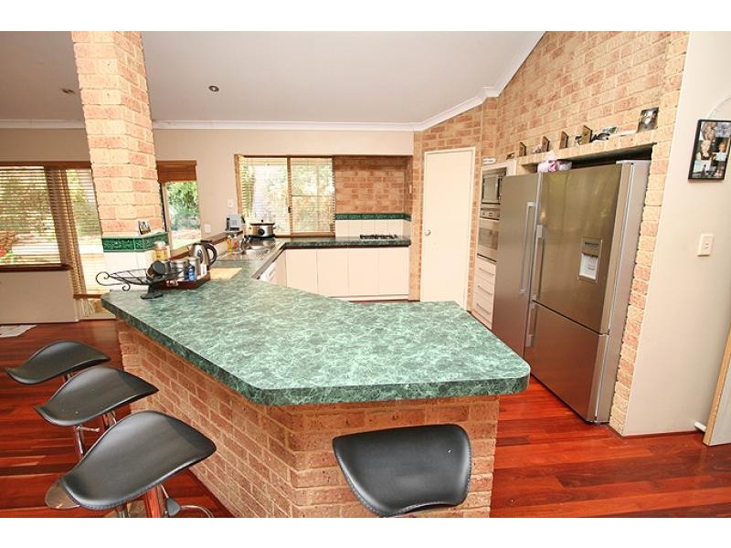 8 Lyndhurst Place, Greenfields WA 6210
