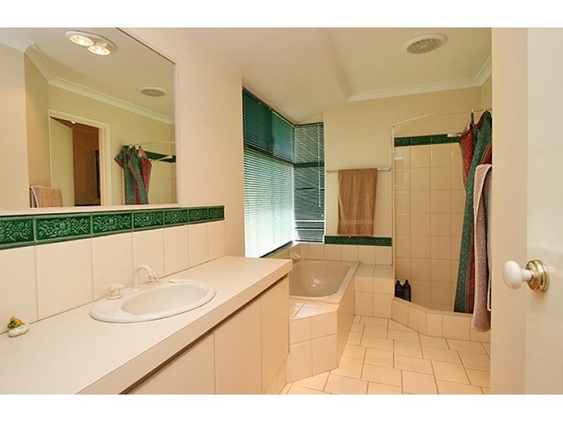 8 Lyndhurst Place, Greenfields WA 6210