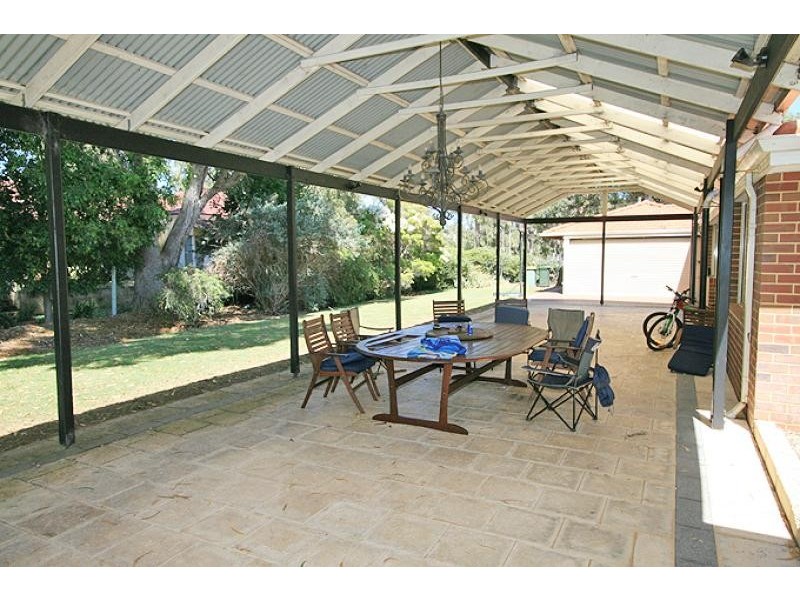 8 Lyndhurst Place, Greenfields WA 6210
