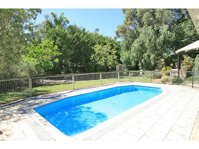 8 Lyndhurst Place, Greenfields WA 6210