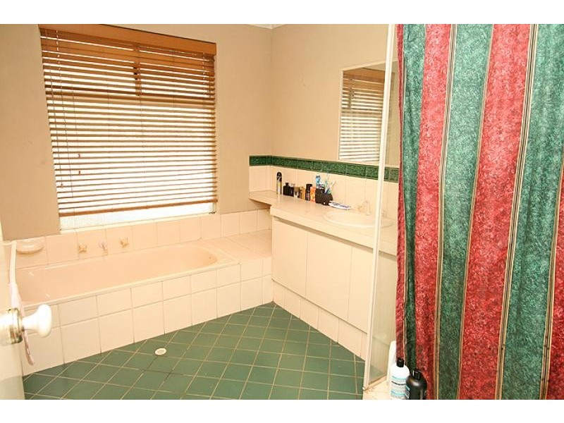 8 Lyndhurst Place, Greenfields WA 6210