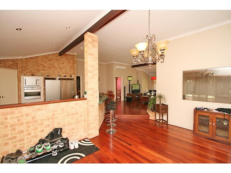 8 Lyndhurst Place, Greenfields WA 6210