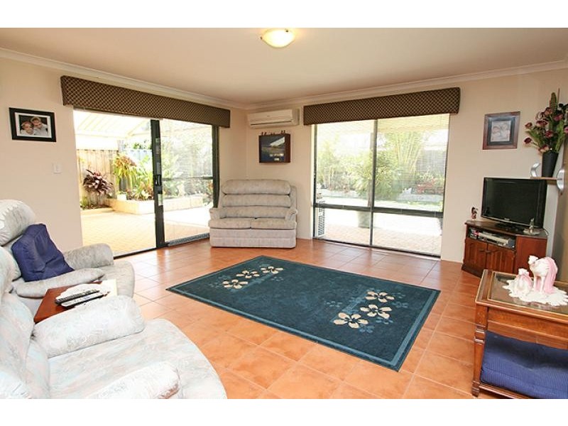 16 Glenelg Way, Meadow Springs WA 6210