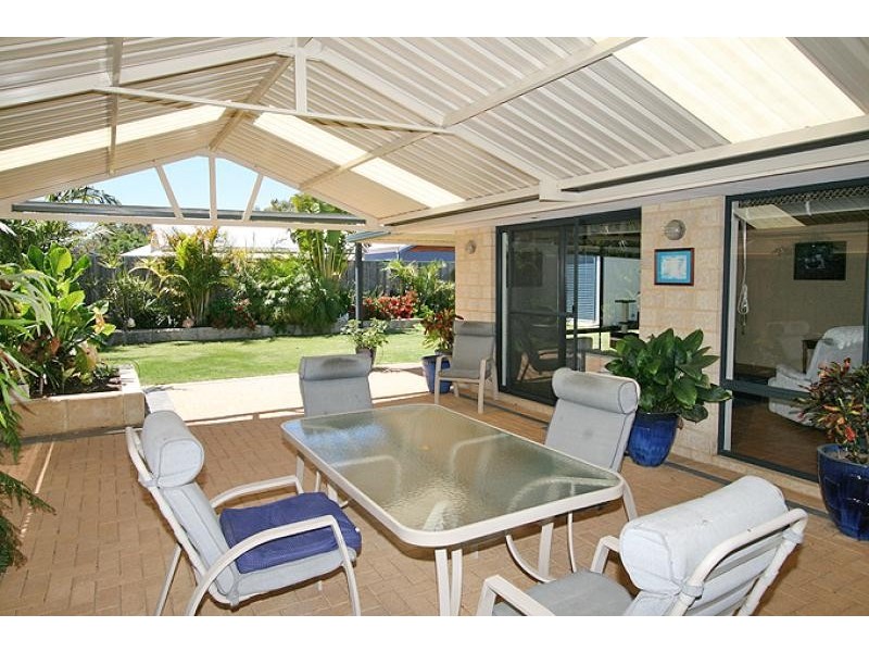 16 Glenelg Way, Meadow Springs WA 6210