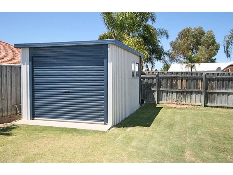 16 Glenelg Way, Meadow Springs WA 6210