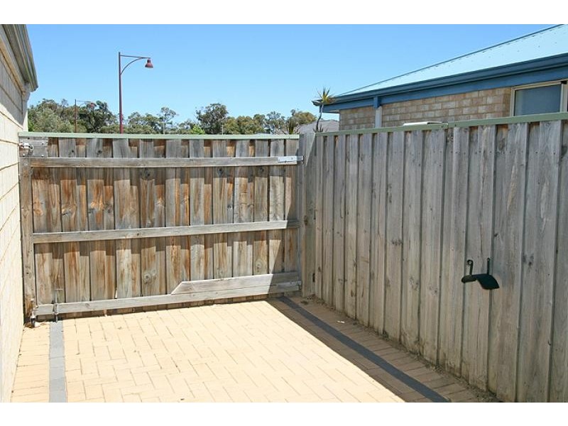 16 Glenelg Way, Meadow Springs WA 6210