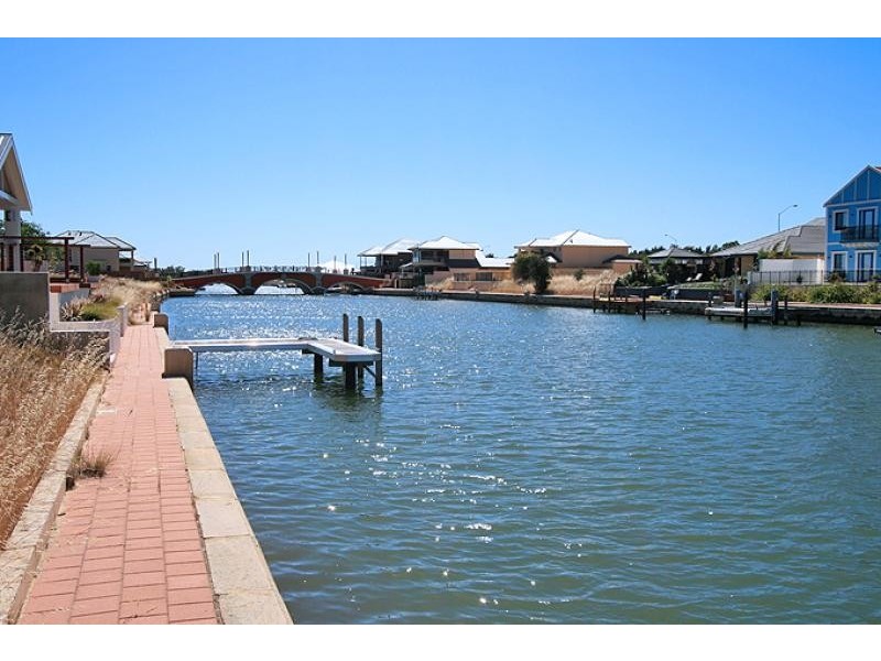 19 Gael Place, Dudley Park WA 6210